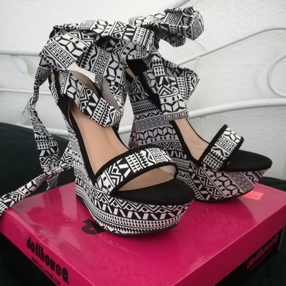 Black & White Tribal Patterned Tie Up Wedges